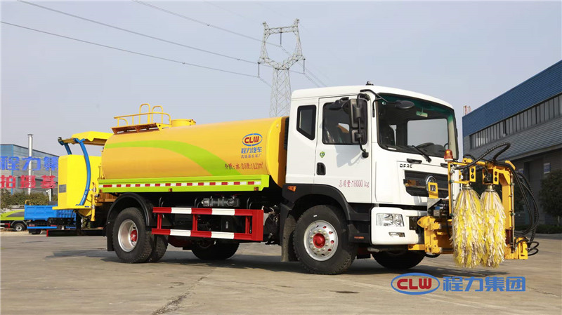 防撞車(chē)、護(hù)欄清洗車(chē)、灑水車(chē)三合一